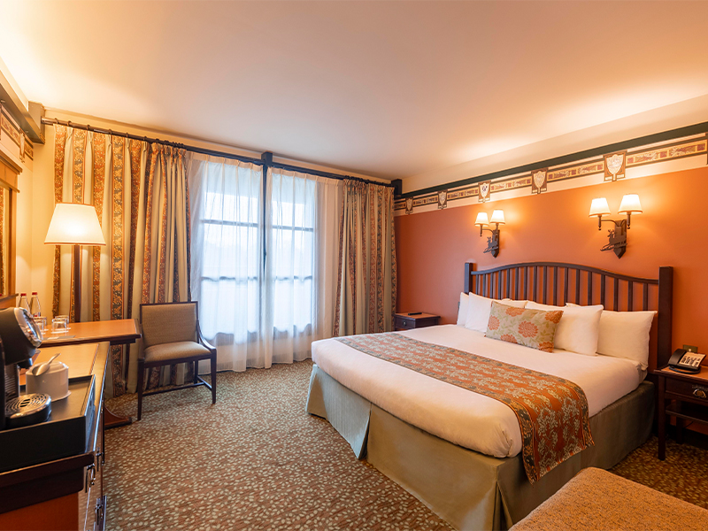 golden-forest-club-room